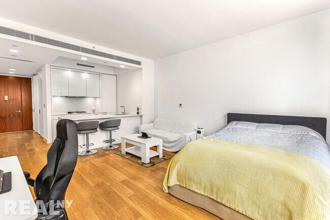 Foto del edificio - 301 E 61st St
