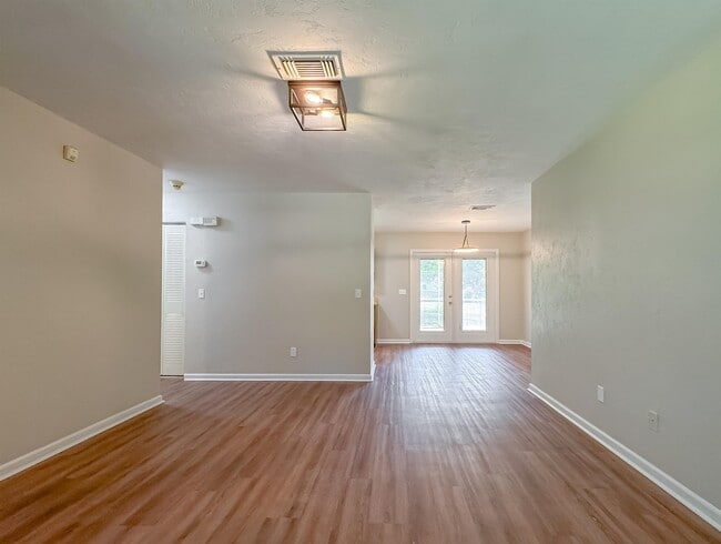 Building Photo - 5617 Old Hickory Ln
