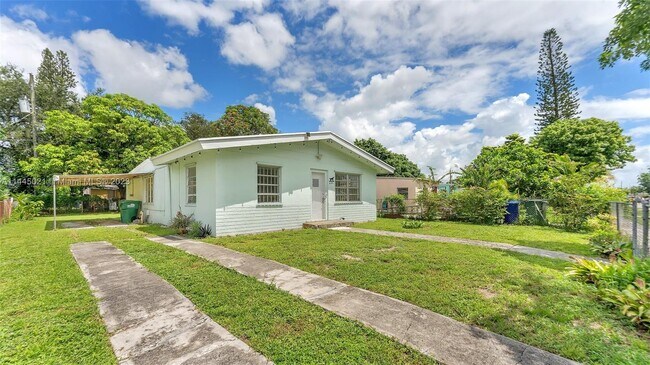 Foto del edificio - 2341 Rutland St