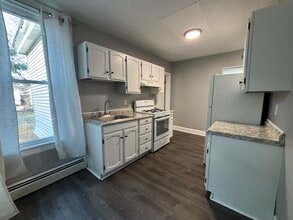 Building Photo - 203 Main St