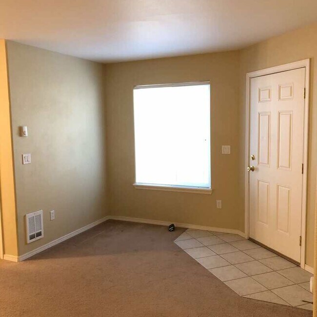 Foto del edificio - 1973 SW Canyon Dr