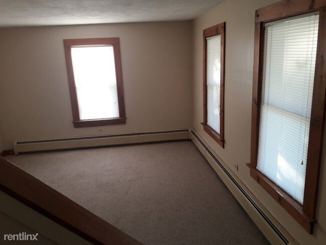 Building Photo - 2 br, 1 bath Apartment - 311 Hartford Avenue
