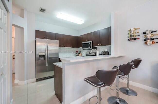 Foto del edificio - 5675 NW 120th Ter
