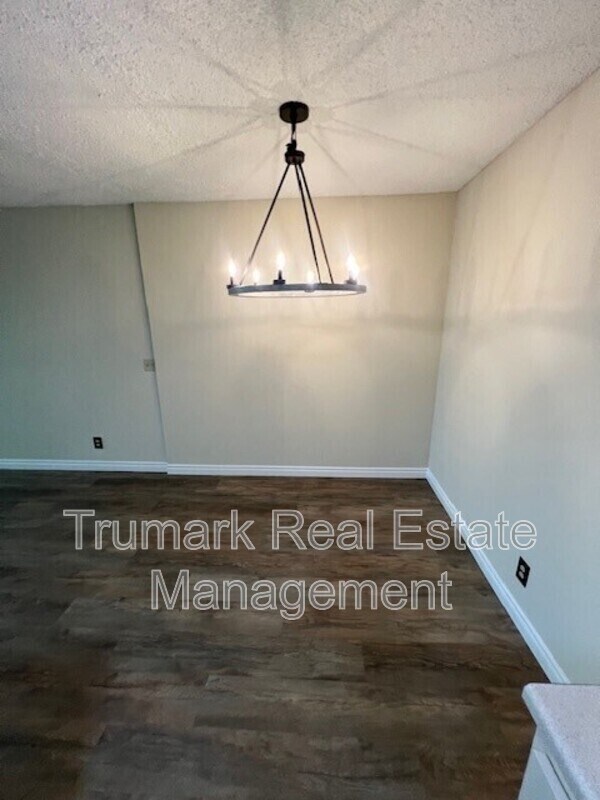 Foto del edificio - 2713 Montrose Ave