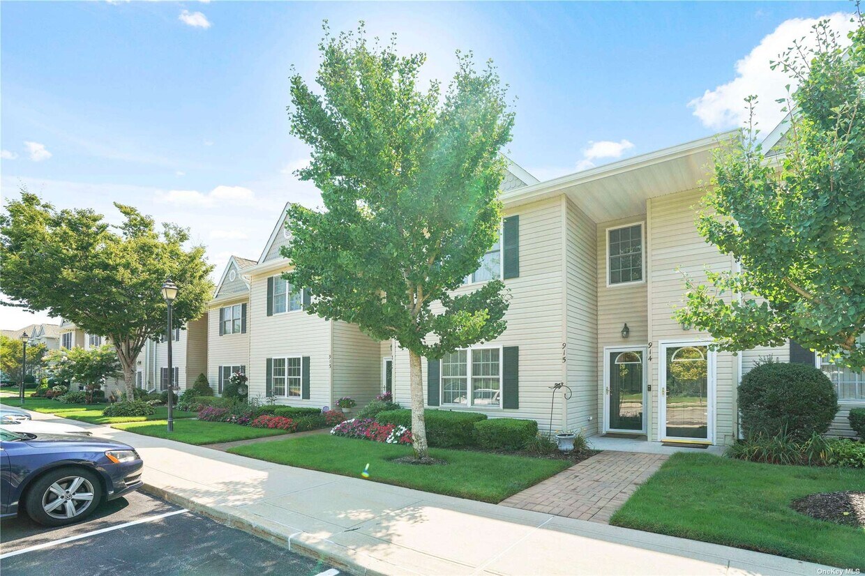 915 Altessa Blvd, Melville, NY 11747 Condo for Rent in Melville, NY