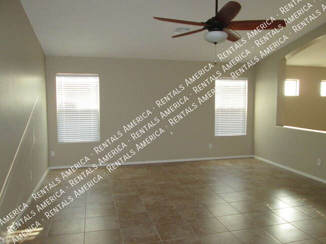 Building Photo - Spacious 3 Bedrm in Pecan Creek