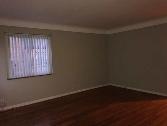 Foto del edificio - 1519 Ambrose Ave