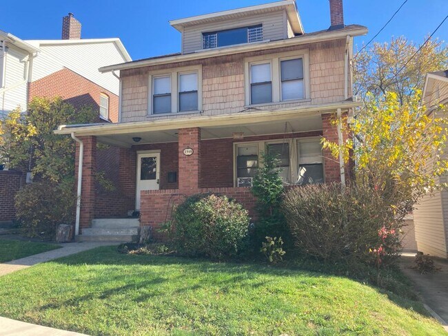 Building Photo - 2319 Pittock St