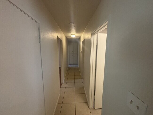 Foto del edificio - 4 Bedroom 2 Bath Home Freshly Painted With New Landscaping Underway
