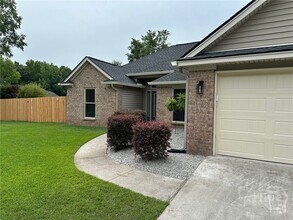 Building Photo - 10 Cypress Ct