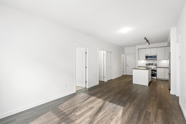 Building Photo - 15735-15785 85 Ave