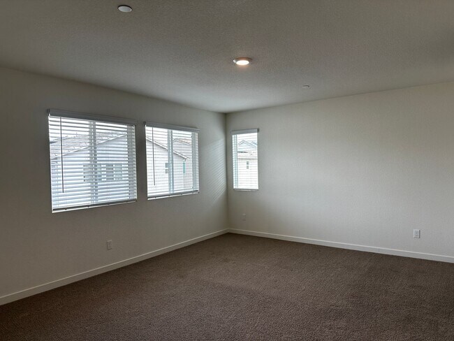 Building Photo - 4 Bed 2.5 Ba 2 Story 2 Car