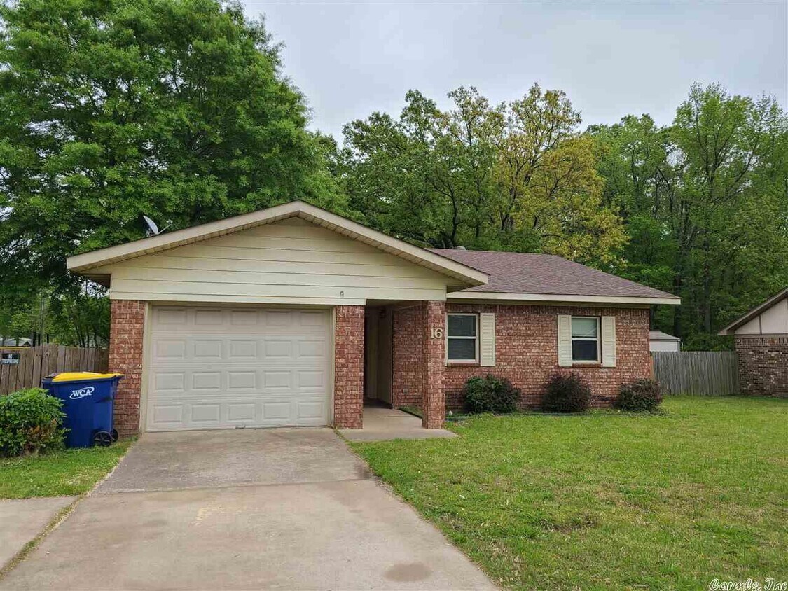 Primary Photo - 16 Parkview Dr