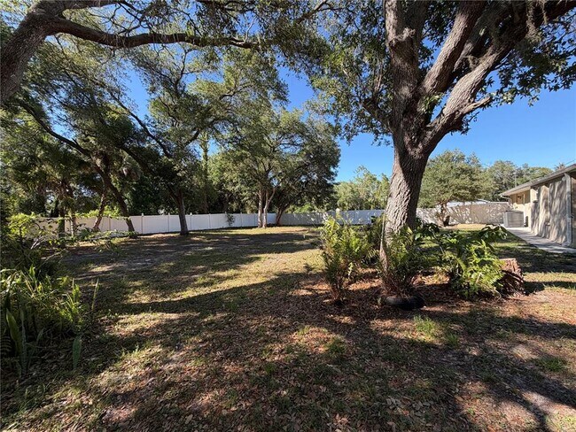 Foto del edificio - 4847 Luther Ave
