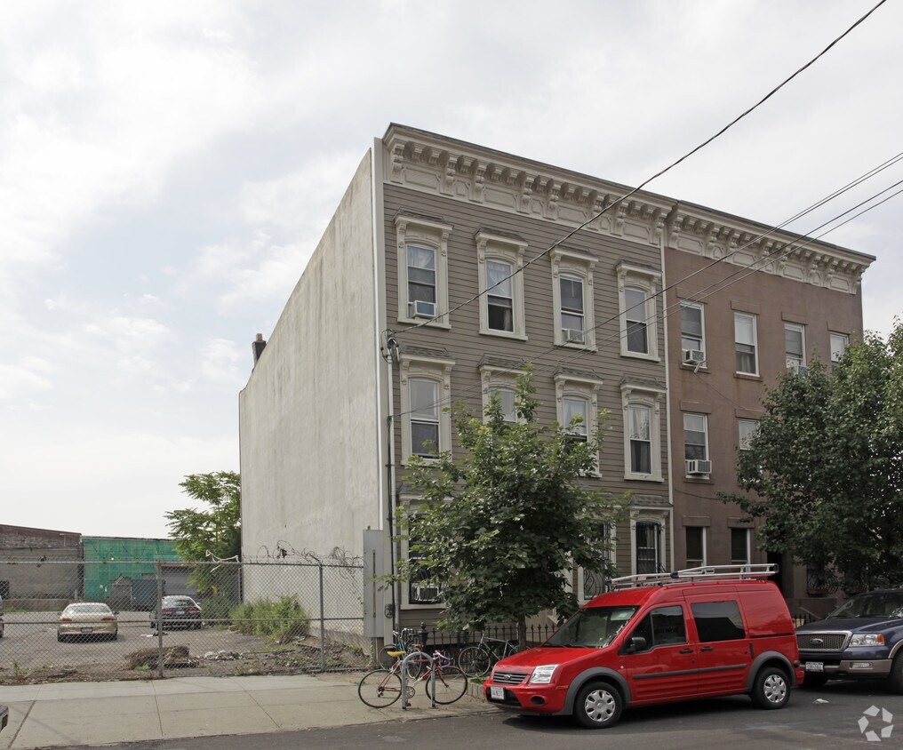 Foto principal - 415 Van Brunt St