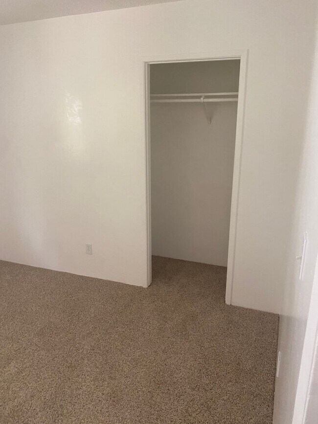 Building Photo - Updated Eastside Home