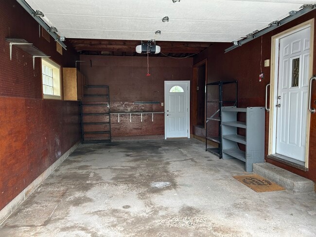 Building Photo - 908 Saint Joseph Dr