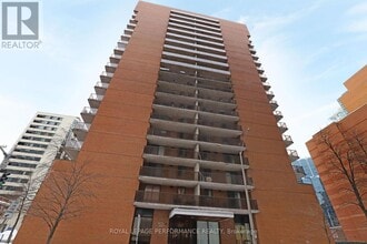 Building Photo - 475 Laurier Ave W