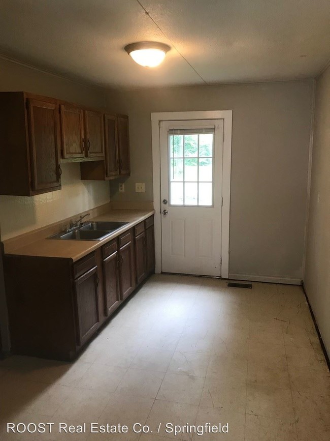 Building Photo - 2 br, 1 bath House - 1053 Russell Avenue