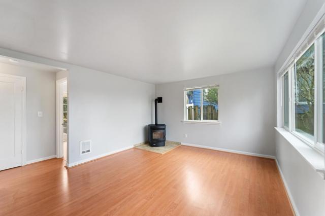 Foto del edificio - 2 bedroom in Seattle WA 98118