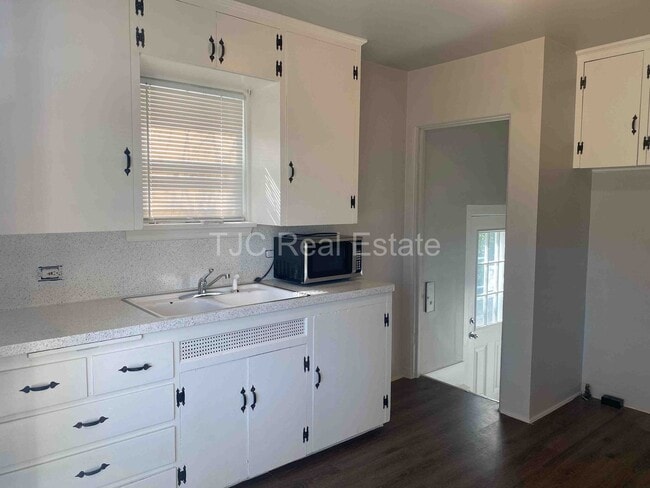 Building Photo - Central Park Home For Rent