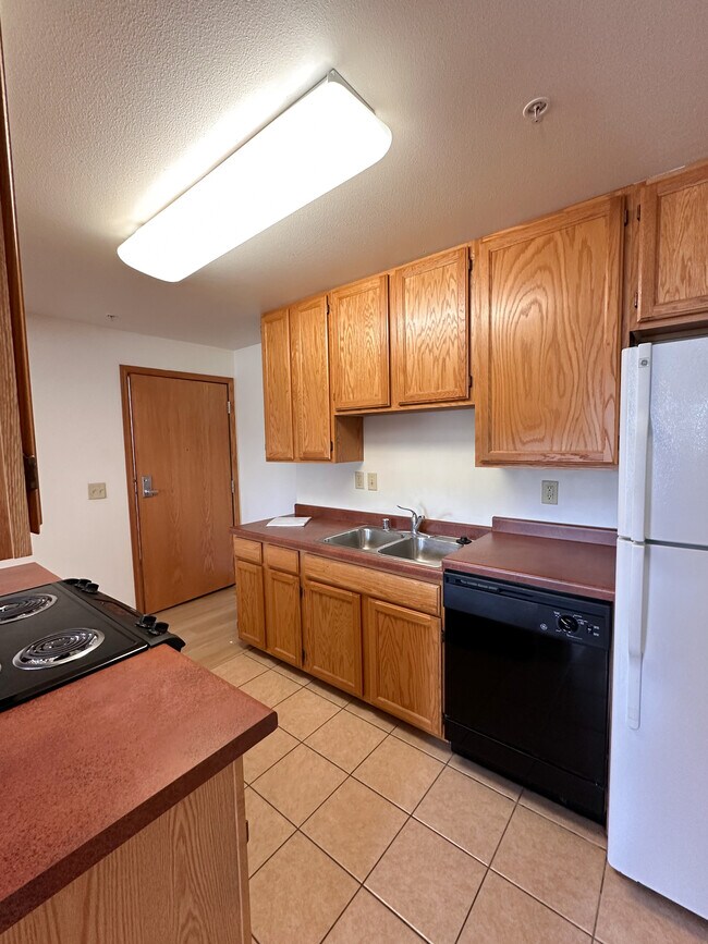 Kitchen-Model Unit - Collegiate Campus Student Apartments