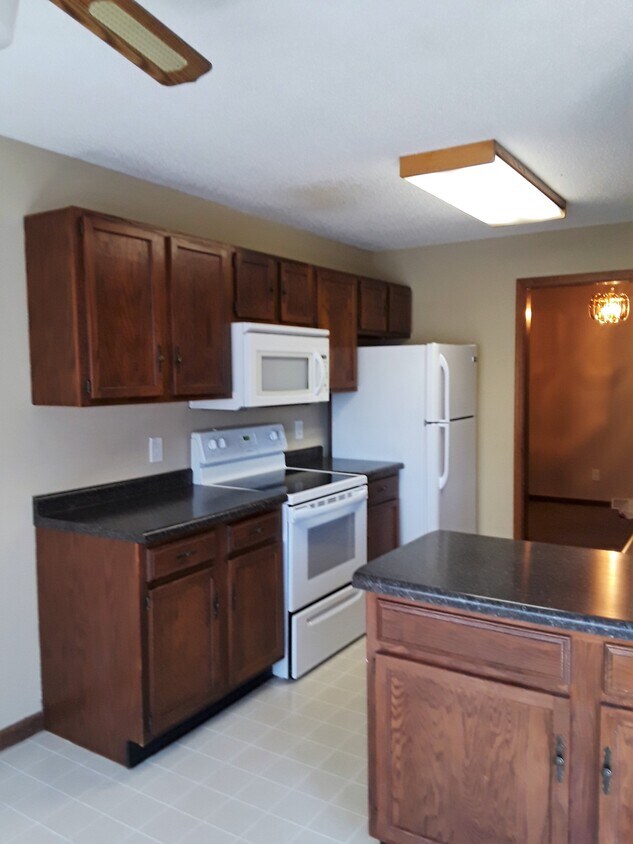 4273 Oakmede Ln Unit 64A, Saint Paul, MN 55110 Condo for Rent in