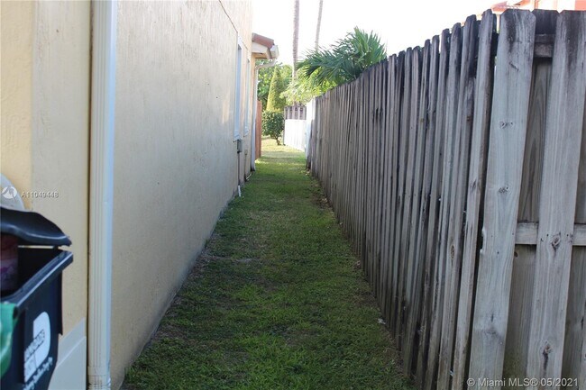 Building Photo - 4830 SW 163rd Pl