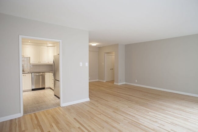 Building Photo - 3468 Rue Drummond