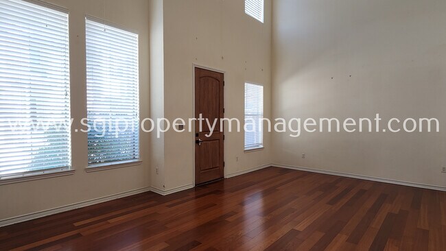 Foto del edificio - 1221 Lake Pointe Way