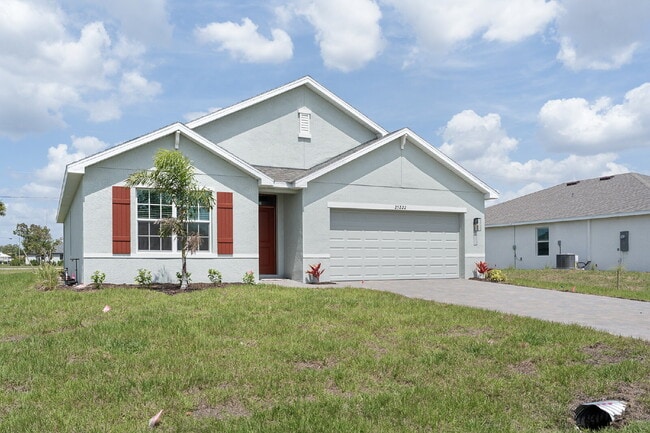 Building Photo - "Spacious 4-Bedroom Gem with 2 Full Baths in Charming Punta Gorda Oasis!"