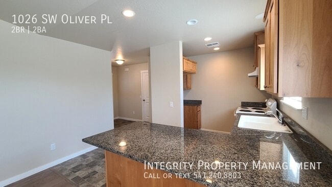 Building Photo - 1026 SW Oliver Pl