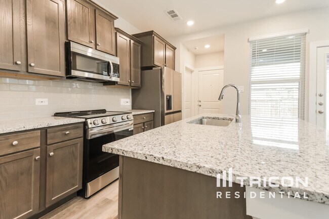 Building Photo - 8013 Brookhaven Dr