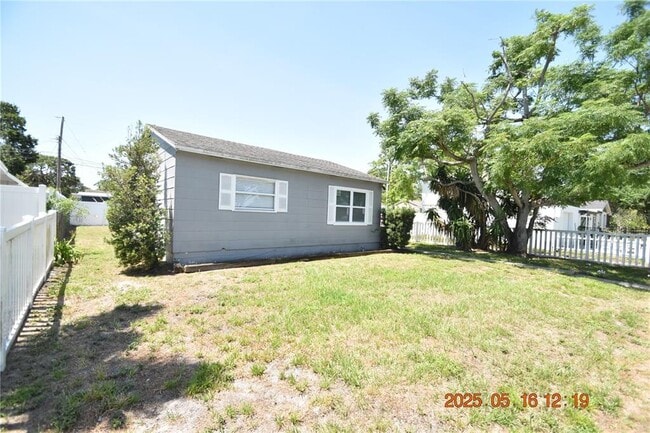 Building Photo - 872 51st Ave N