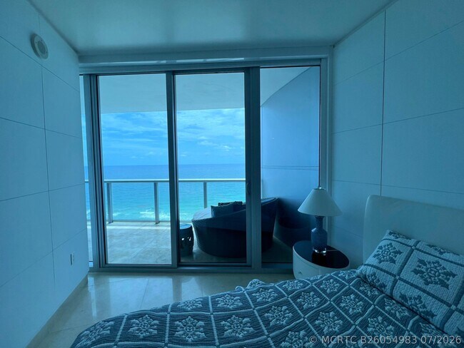 Foto del edificio - 17001 Collins Ave
