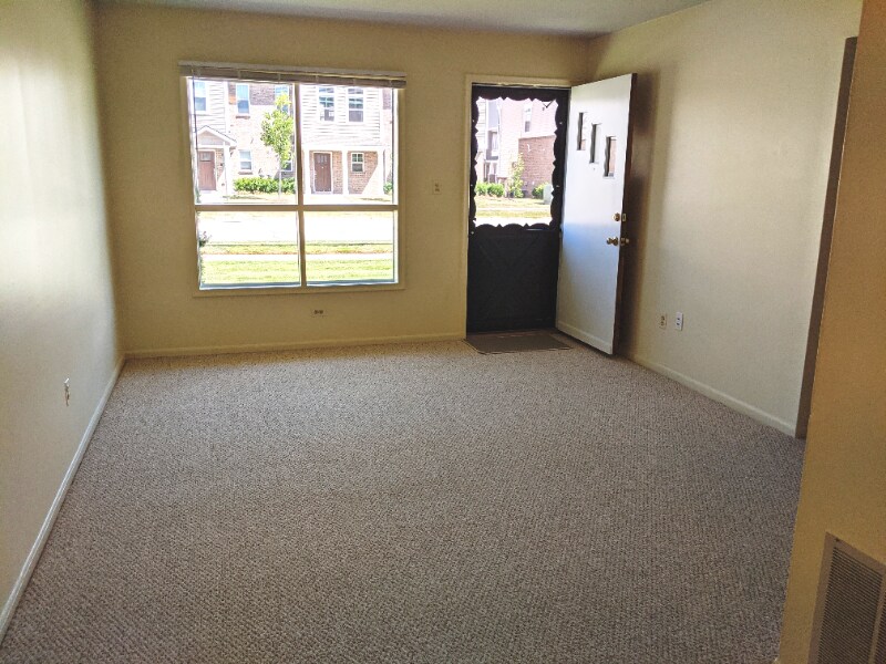 Building Photo - 2431 Normandy Rd