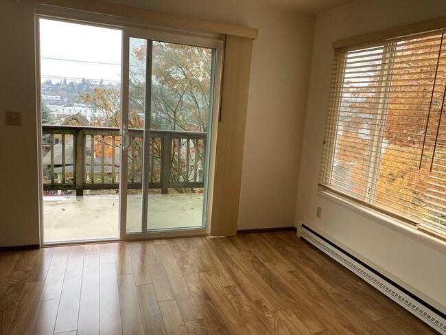 Foto del edificio - 3447 23rd Ave W