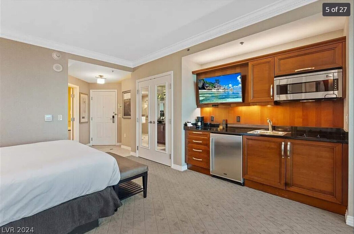 Primary Photo - 145 E Harmon Ave