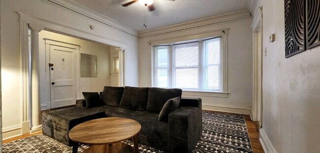 Foto del edificio - 6009 Kingsbury Ave