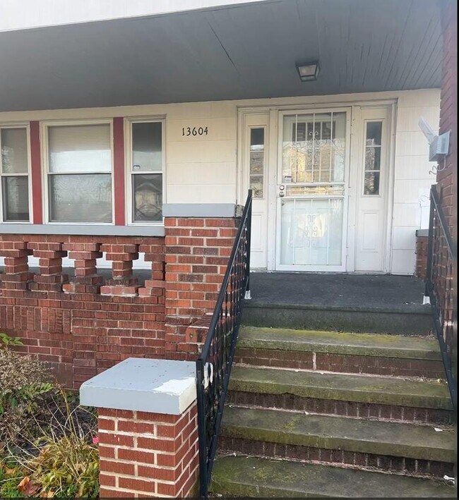 Foto del edificio - 13604 Maplerow Ave