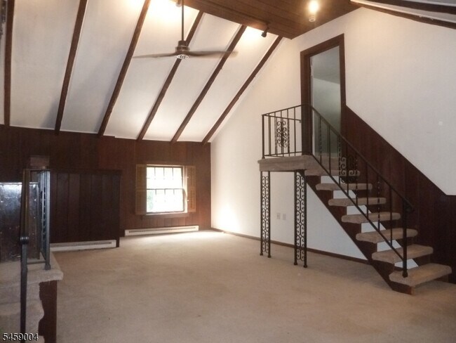 Foto del edificio - 89 Asbury Rd
