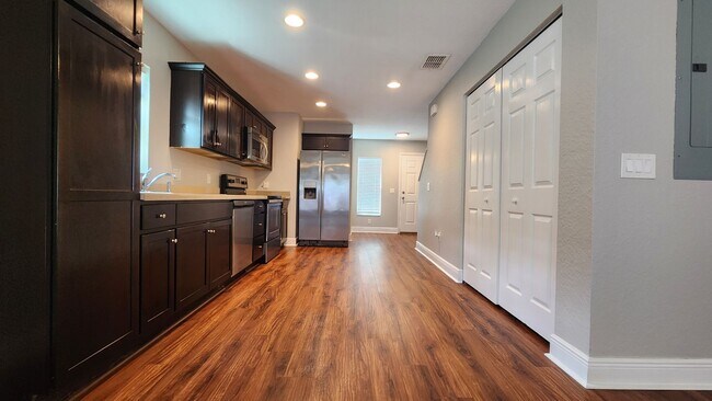 Building Photo - 5127 SE 103rd Ln