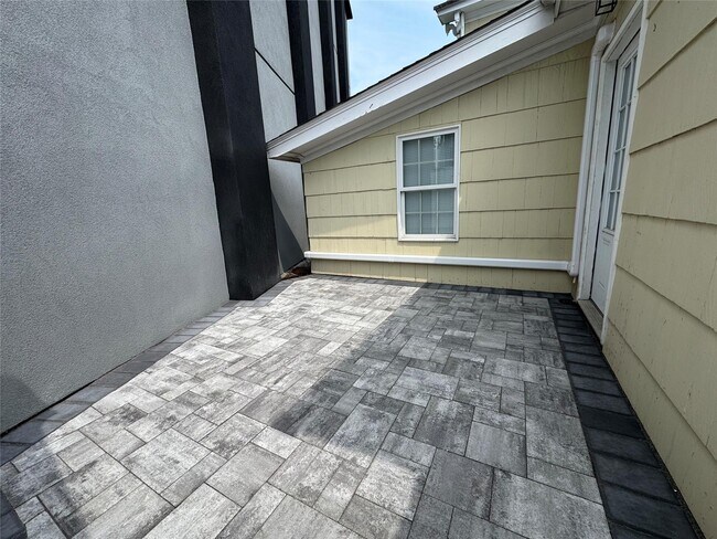 Foto del edificio - 42 Fire Island Ave