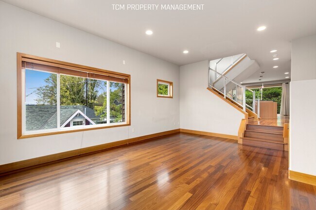 Foto del edificio - 4012 23rd Ave SW