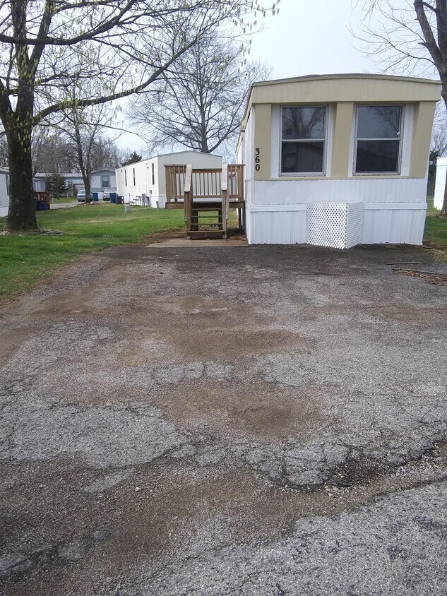 Primary Photo - 360 Golden Dale Dr