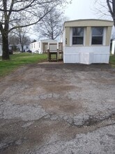 Building Photo - 360 Golden Dale Dr