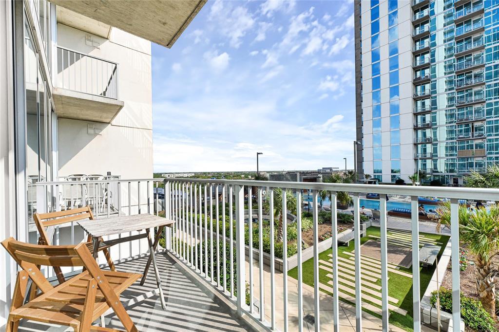 Foto principal - 5925 Almeda Rd