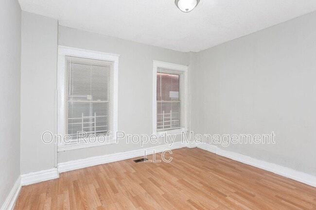 Foto del edificio - 3228-3230 E 8th St.