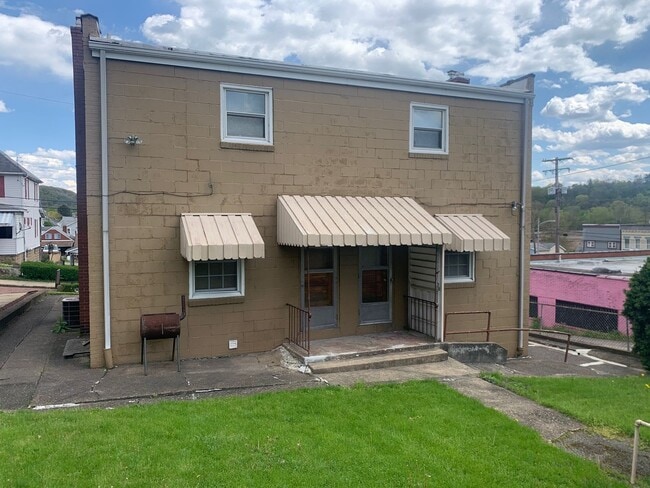 Building Photo - Spacious 2-bedroom 1-bath Townhome, Christy Park McK