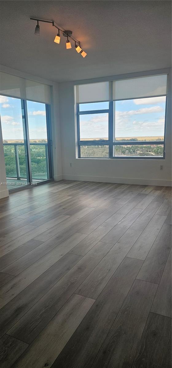 Building Photo - 2681 N Flamingo Rd